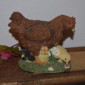 Vintage Small Resin Chicken Hen with Chicks Figure Country Farmhouse Decor